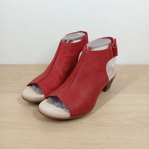 Clarks Collection Red Perforated Leather Sandals Women's 7 Open Toe Shooties
